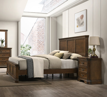 Traditional 3-Piece Wood Bedroom Set with King Size Bed and Two Nightstands